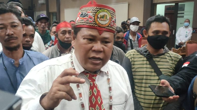 Foto - Koordinator Aksi, Karliansyah usai menghadiri Rapat Dengar Pendapat (RDP) di DPRD Kabupaten Kotawaringin Timur.Foto.Fitri/1tulah.com
