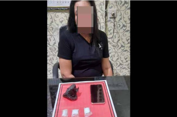 Foto : Seorang Guru di Kotim diamankan Polisi saat bertransaksi sabu. Foto. Ist. Ifit/1tulah.com.