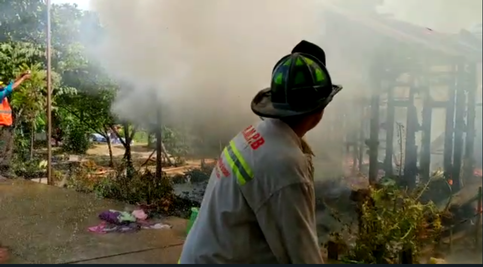 Api Berkobar Api Berkobar di Jalan Katamso, Tiga Rumah Warga Terbakar | 1tulah News