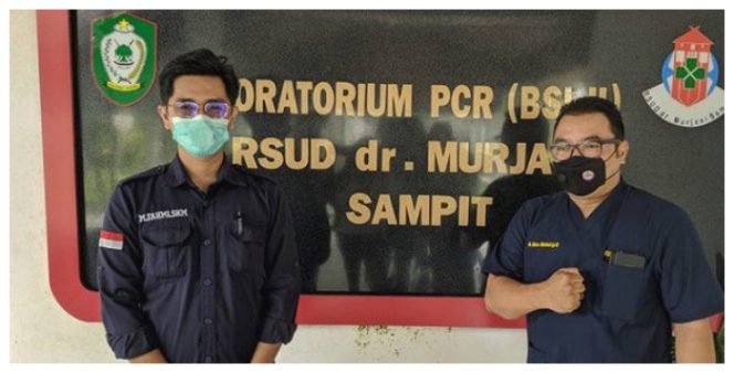 Penanggungjawab Laboratorium PCR BSL II RSUD dr Murjani Sampit dr Ikhwan Setiabudi saat memberikan keterangan pers, Sabtu (29/1/2022)
      