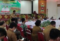 Camat Murung Fitrianul Fahriman saat memberikan paparan di acara Musrenbang. Foto : Suroso/1tulah.com