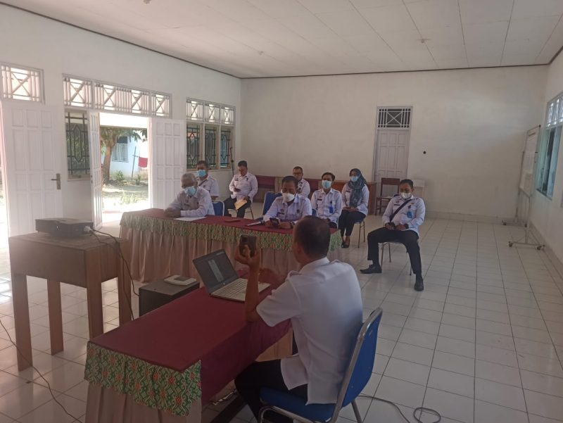 Jajaran Bapas Muara Teweh Saat Menggelar Sosialisasi Internal Aplikasi yang memuat informasi dan pelayanan publik
Foto: 1tulah.com
