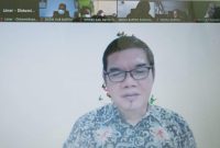 Bupati Barito Timur Ampera AY Mebas saat memimpin rapat melalui aplikasi zoom
Foto: Zakirin / 1tulah.com
