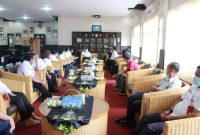 Bupati Barito Timur Ampera AY Mebas, menerima kunjungan Kepala Perwakilan BPK RI Kalimantan Tengah dan jajarannya di ruang kerja Bupati.
Diskominfosantik/1tulah.com

