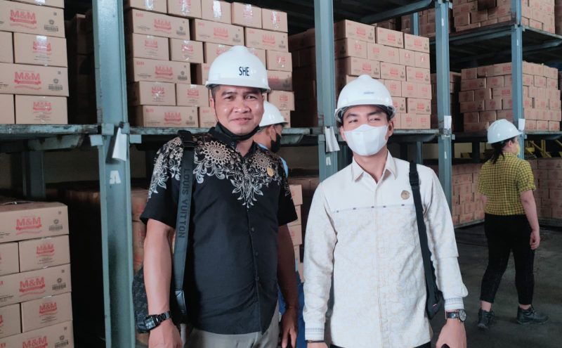 Anggota DPRD Kotim, Paisal Darmasing (kanan)
Foto: Fitri / 1tulah.com
