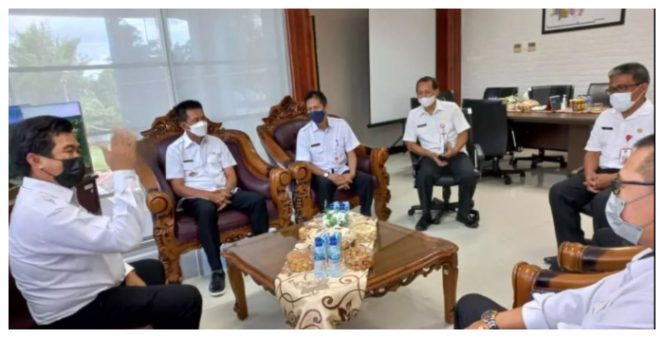 Bupati Nadalsyah bersama jajarannya saat bersilaturahmi denga kepala BPK RI perwakilan kalteng. Foto.Humas Barut/