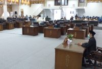 Suasana ruang aula Kantor DPRD saat berlangsungnya paripurna. Foto.Delia/1tulah.com