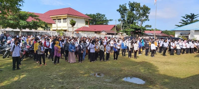 Ribuan tenaga kontrak di Pemkab Bartim saat dikumpulkan untuk mengikuti evaluasi kinerja
Foto: Diskominfosantik / 1tulah.com
