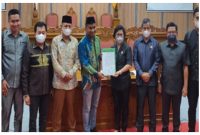 DPRD Kotim saat menerima 9 tuntutan aliansi masyarakat Kotim untuk di bahas di Provinsi Kalteng. Foto.Fitri/1tulah.com