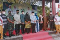 Ketua DPRD Kabupaten Kotawaringin Dra. Rinie Anderson saat menghadiri pembukaan pasar ramadhan 1443 H di Kota Sampit bersama sejumlah unsur pimpinan daerah.
Foto: Fitri /1tulah.com
