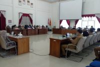 Jajaran DPRD Barito Selatan saat menggelar RDP dengan Pemkab Barsel
Foto. Alifansyah/1tulah.com
