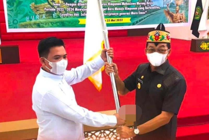 Bupati Mura Perdie M Yoseph melantik dan mengukuhkan pengurus HIMA Mura di Palangka Raya. (Foto:suroso/1tulah.com)