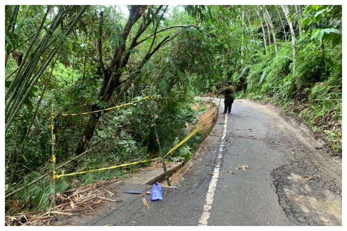 Terkendala Lahan Warga PUPR Tak Bisa Segera Tangani Longsor Di Jalan Terkendala Lahan Warga PUPR Tak Bisa Segera Tangani Longsor Di Jalan