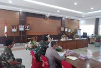  Rapat Koordinasi (Rakor) Penetapan Status Tanggap Darurat Bencana Daerah di Kabupaten Barito Timur yang dipimpin oleh Bupati Bartim Ampera AY Mebas yang dilaksanakan di Ruang Rapat Bupati setempat. 
Foto:1tulah.com/zakirin