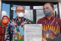 Humas Pengadilan Tinggi Palangka Raya Wahyu Prasetyo Wibowo (tengah).foto.Ingkit/1tulah.com