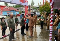 Wabup Mura Rejikinoor saat menyambut tim penilaii lomba desa dan kelurahan di Puruk Cahu. (Foto: suroso/1tulah.com)