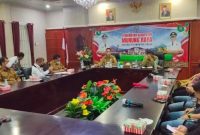 Sekda Mura Hermon saat memimpin rapat persiapan HPN tingkat Provinsi Kalteng. (Foto:suroso/1tulah.com)