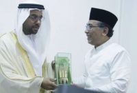 Ketua Umum PBNU Yahya Cholil Staquf menyambut Duta Besar Uni Emirat Arab Abdulla Salem AlDhaheri di Kantor PBNU, Jakarta.foto suara.com