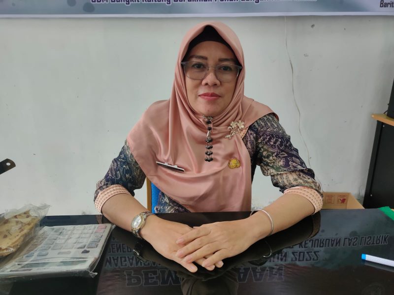 Esni Yulita Kasi Pelatihan Kerja dan Penempatan Tenaga Kerja Disnakertrans Kabupaten Barsel. Foto. Alifansyah/1tulah.com
