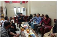 Wakil Ketua DPRD Barito Utara Parmana Setiawan, saat menerima kedatangan 9 warga Jangkang Baru. Foto.Deni 1tulah.com