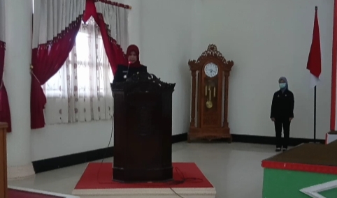 
Lisda Arriyana, Pj Bupati Barsel saat berpidato di sidang paripurna ke 6 masa persidangan II Tahun 2022. 
Foto. Alifansyah/1tulah.com
