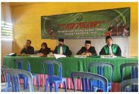 PIhak kangtor Pengadilan Agama Muara Teweh saat giat sidang isbat nikah keliling di Desa Muara Inu, didampingi Wakil Ketua DPRD barito Utara Parmana Setiawan.Foto.Delia/1tulah.com