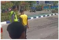 di TKP Jalan Akhmad Yani inilah seorang pelajar mengalami kecelakaan tunggal. tadi malam korban menghembuskan nafas terakhir di rumah sakit. Foto.Deni/1tulah.com