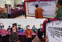 Pejabat Pemkab Murung Raya, saat menandatani komitmen berasama.foto.suroso/1tulah.com