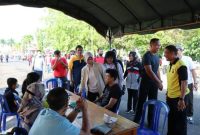Lisda Arriyana, Pj Bupati Barsel saat meninjau vaksinasi masal yang dilaksanakan di area Car Free Day (CFD).
Foto. Alifansyah/1tulah.com

