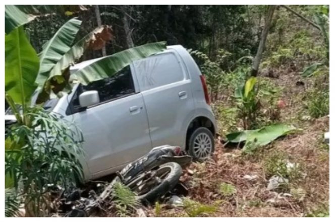 Laka maut yang terjadi di jalan nasional Muara teweh-Puruk Cahu Km 9 Desa Ipu. Satu korban tewas.Foto.Deni/1tulah.com