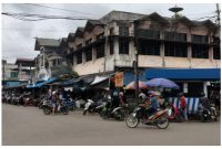 Pedagang kaki lima atau PKL yang berjualan di emperan toko inilah yang akan ditertibkan. Foto.Delia/1tulah.com