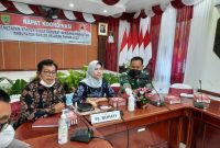 Lisda Arriyana, Pj Bupati Barsel saat memimpin rapat koordinasi bersama intansi terkait dalam rangka menentukan status bencana Karhutla dan persiapan pencegahan sekaligus penanggulangannya.
Foto. Alifansyah/1tulah.com