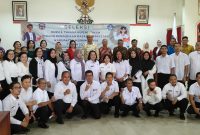 Puluhan guru yang mengikuti seleksi foto bersama Kadisdikbud Mura Ferdinand Wijaya, Jumat (16/09/2022) (Suroso/1tulah.com)