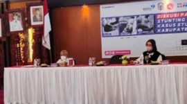 Sekda Mura Hermon memberikan arahan dalam diskusi panel audit stunting dan manajemen  tingkat Kabupaten Mura 2022 di aula gedung B kantor bupati, Rabu (28/09). (Suroso/1tulah.com)