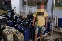 Terduga pelaku dan barang bukti yang diamankan Polres Lombok Tengah (foto : suara.com)