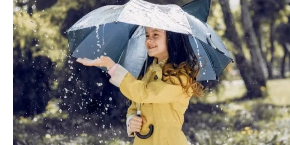 Ilustrasi anak bermain hujan (suara.com)