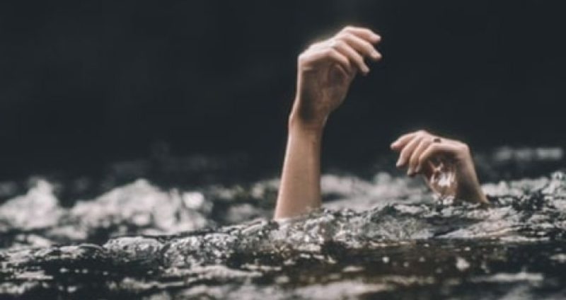 Ilustrasi terbawa arus sungai (suara.com)