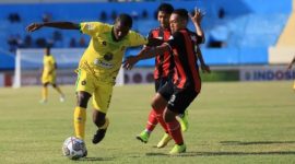 Hasil liga dua di Grup Timur,
Persewar Waropen mengandaskan Putra Delta Sidoarjo dengan skor 4-1. (suara.com)