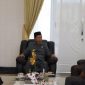 Bupati Nadalsyah bersama wakil Bupati Sugianto panala Putra dan Sekda Muchlis, saat membicarakan terkait kuota kebutuhan formasi Pegawai Pemerintah dengan Perjanjian Kerja (PPPK) untuk Kabupaten Barito Utara ditetapkan sebanyak 629 orang, Senin (19/9/2022).
Foto.Delia/1tulah.com
