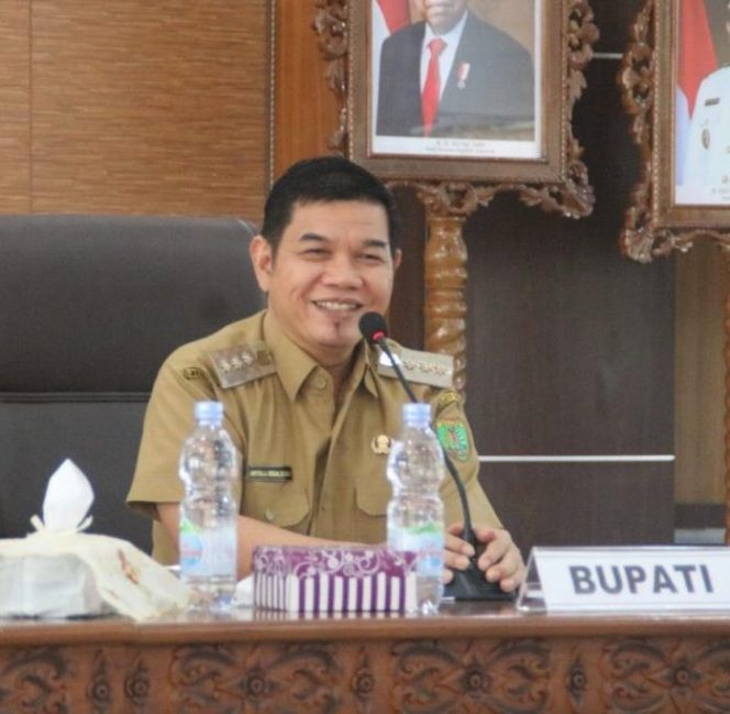Bupati Bartim Ampera AY Mebas. 
Foto :1tulah.com/zakirin
