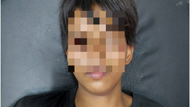 Pelaku saat diamankan polisi karena telah melakukan tindak pidana penganiayaan . Peristiwa terjadi di Desa Hajak, Kecamatan Teweh Baru, Barito Utara, Minggu 11 September 2022.Foto.Deni/1tulah.com