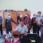 Lisda Arriyana, Pj Bupati Barsel bersama Kepala SOPD dan Pimpinan Bank Kalteng Cabang Buntok saat mengunjungi kantor SLB usai menyerahkan bantuan, Senin (19/9/2022).
Foto. Alifansyah/1tulah.com

