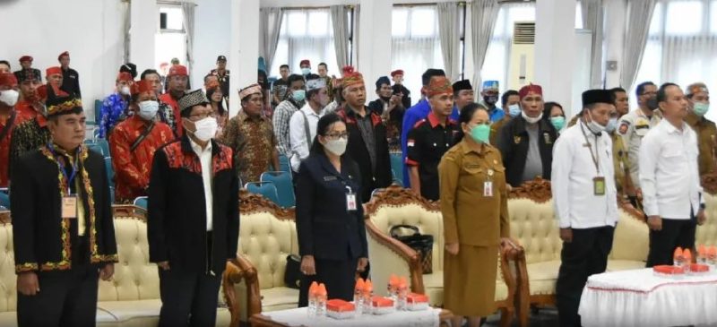 Sejumlah pejabat dan pengurus DAD Provinsi, saat menghadiri Musda Dewan Adat Dayak Barito Utara di gedung Balai Antang, Senin (26/9/2022).
Foto.Dellia
