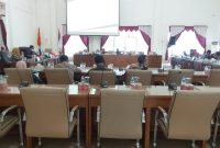 
Suasana RDP antara DPRD Barsel bersama TPAD, KPU, Bawaslu dan Dukcapil Kabupaten Barsel. 
Foto. Alifansyah/1tulah.com
