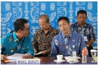 Wakil Bupati Sugianto Panala Putra dan Sekda saat mengikuti Rakor Penguatan, Pembinaan, Pengawasan, dan Pengelolaan BUMD.
Foto.Humas Barut
