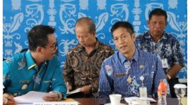 Wakil Bupati Sugianto Panala Putra dan Sekda saat mengikuti Rakor Penguatan, Pembinaan, Pengawasan, dan Pengelolaan BUMD.
Foto.Humas Barut
