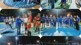 Pertandingan final Bola Voli AHY Cup 2022 Putri (bawah) dan penyerahan piala serta piagam penghargaan dari Ketua DPC Partai Demokrat Kabupaten Barsel (atas).
Foto. Alifansyah/1tulah.com

