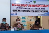 Kepala DP3KAB Kabupaten Barito Timur, H. Rusdianor, (tengah) saat pembukaan Workshop Pemutakhiran Pendataan Keluarga Tahun 2022.
Foto : 1tulah.com/zakirin
