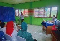 Lisda Arriya, Pj Bupati Barsel saat acara penyerahan buku tabungan penerima bantuan BSPS tahun 2022, Rabu (19/10/2022).
Foto. Alifansyah/1tulah.com
