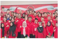 Pengurus PDI Perjuangan Barito Utara bersama pengurus provinsi, bertkad menangkan pertarungan di pemilu legislatif dan pemilukada tahun 2024 di Barito Utara. Foto ini diabadina usai merka melaksanakan rakerda, Minggu (30/10/2022).Foto.Delia Anisya Fitri/1tulah.com